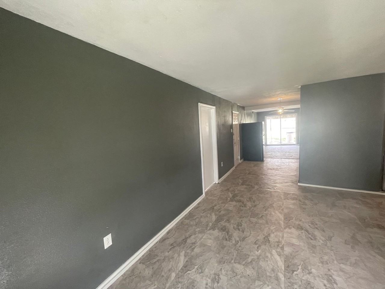 365 Cockerell Dr - Photo 5 of 15