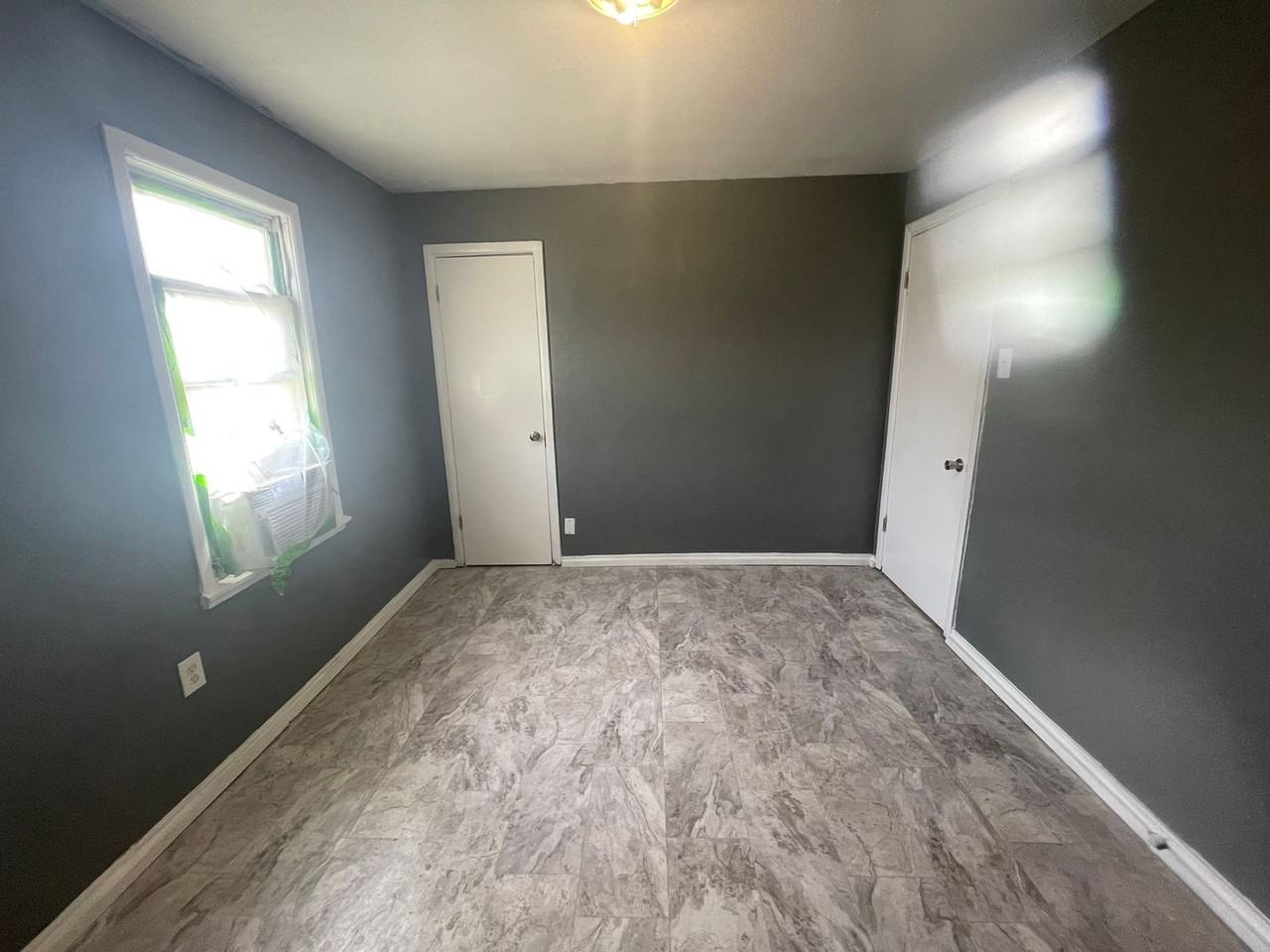 365 Cockerell Dr - Photo 6 of 15