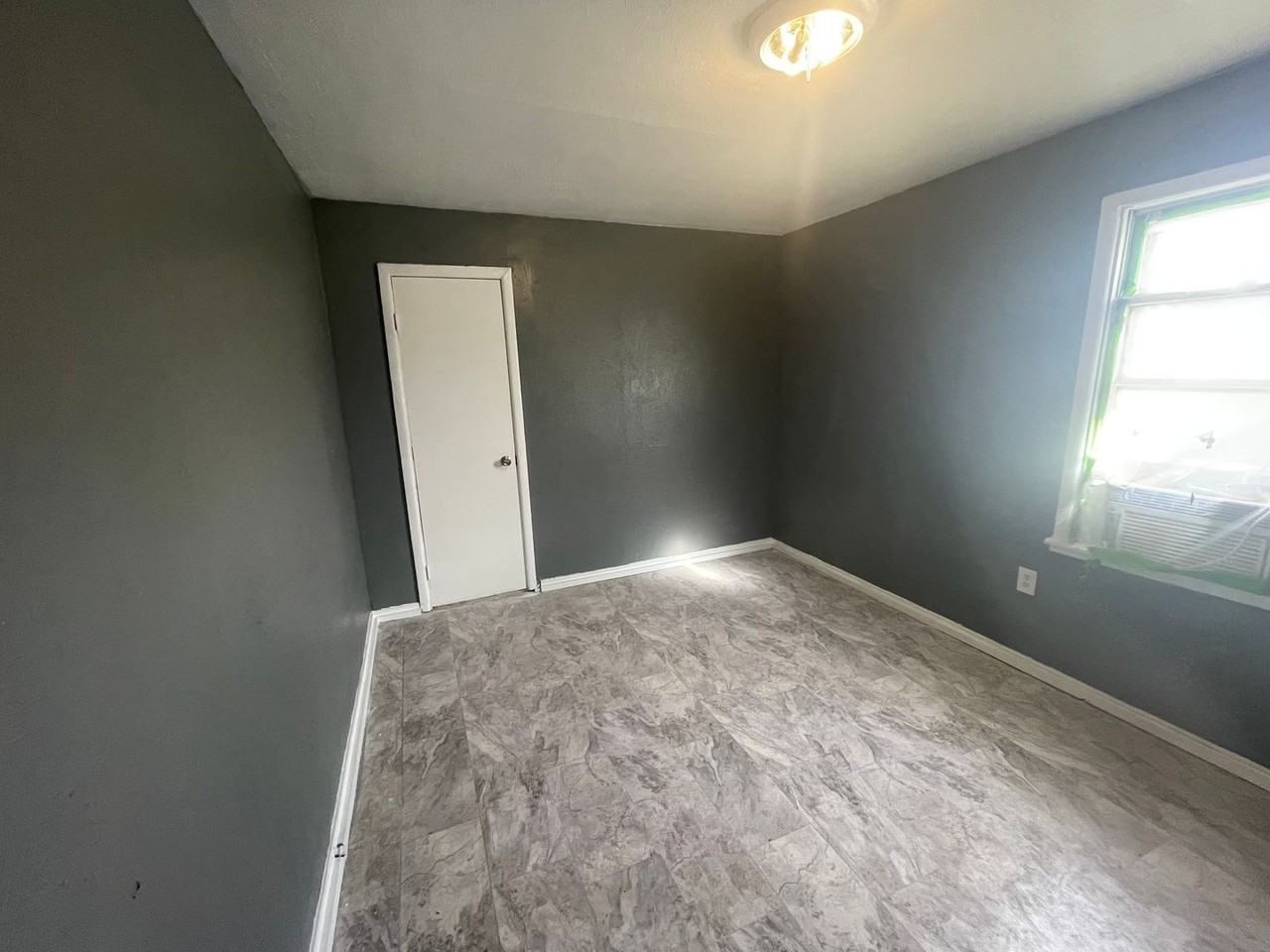 365 Cockerell Dr - Photo 7 of 15