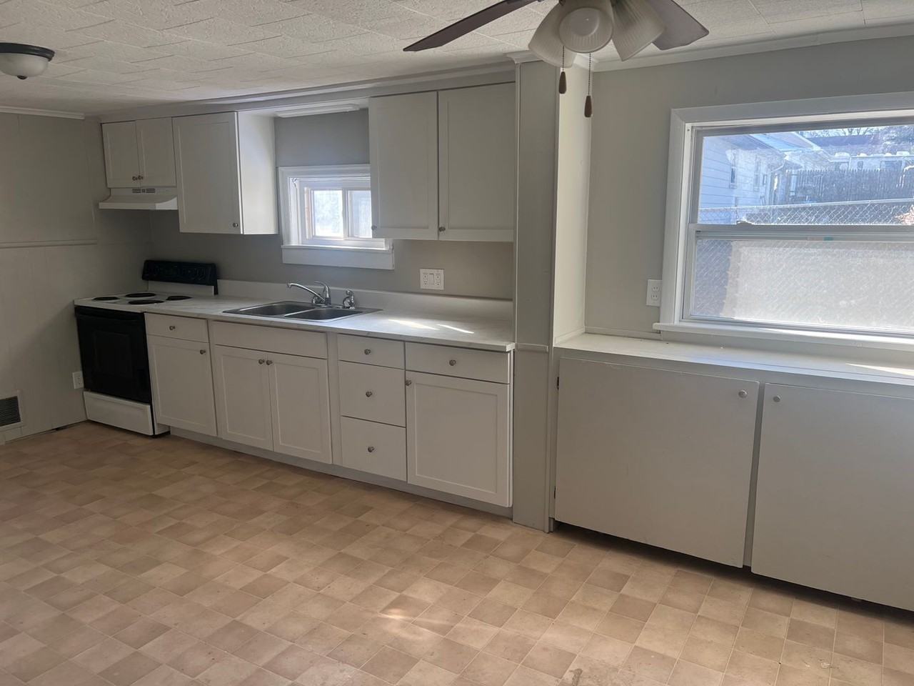 1878 Spring Road - Photo 3 of 34