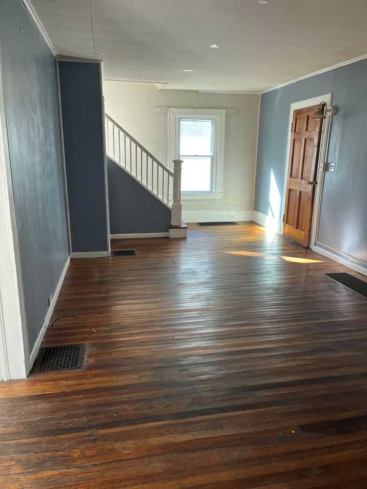 2 Mann St - Photo 3 of 10