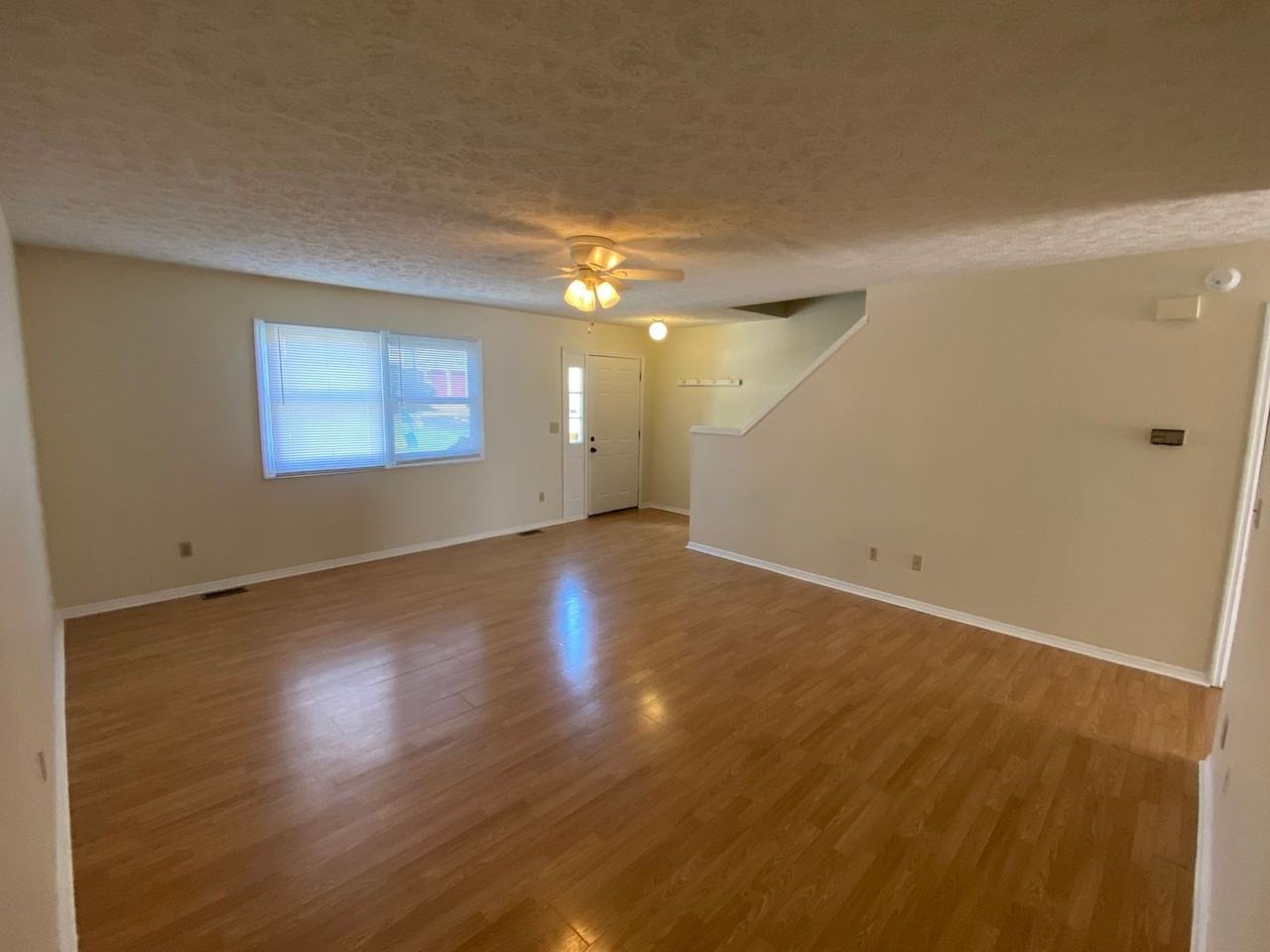 434 W Northlane Dr - Photo 3 of 11