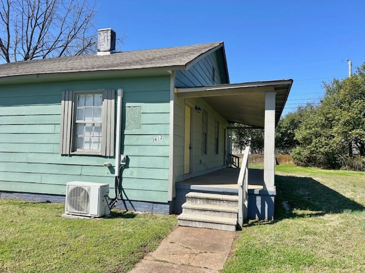 3612 Fairview St Sw - Photo 2 of 13
