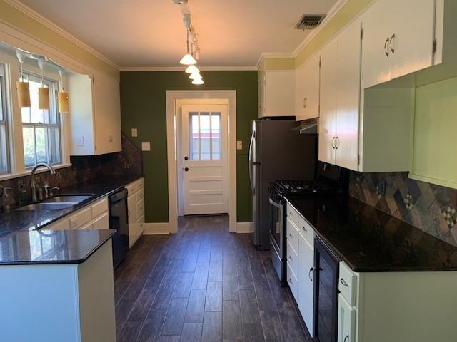 320 Stephenson St - Photo 4 of 14