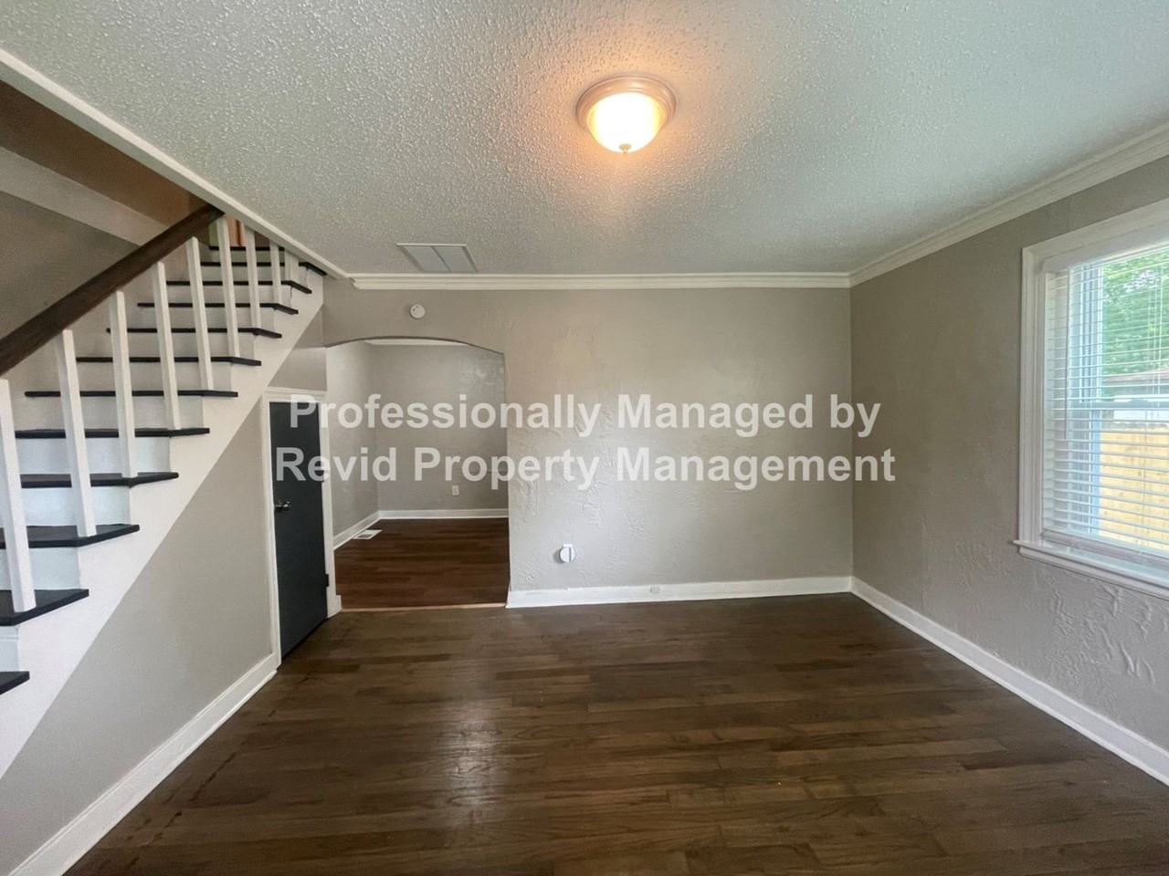 1137 Catalina Rd - Photo 4 of 26