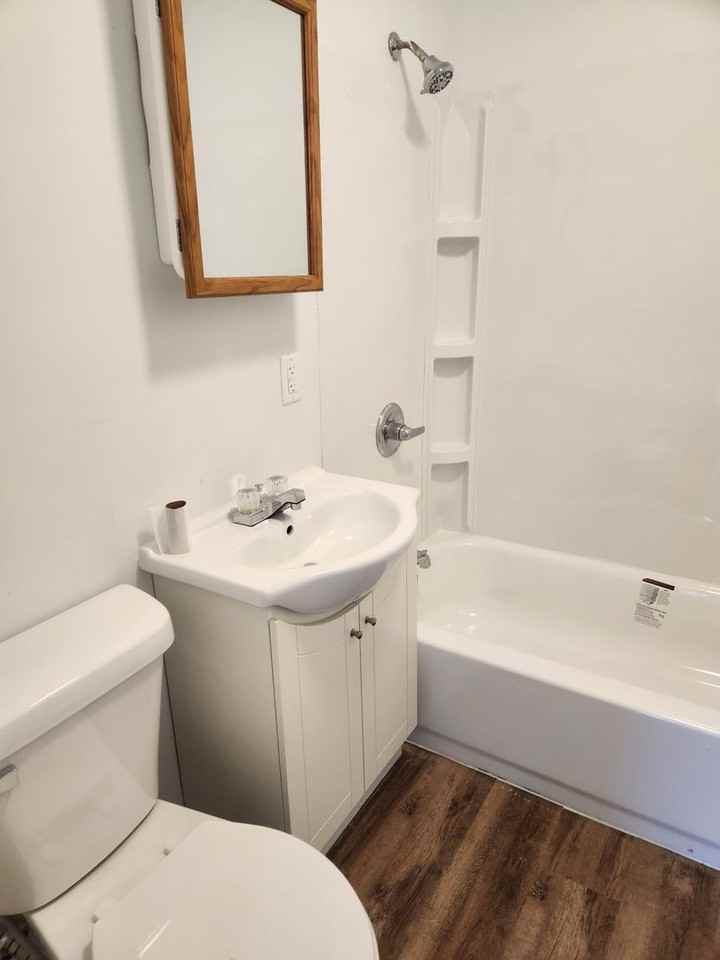 418 W Elliott Ave - Photo 2 of 7