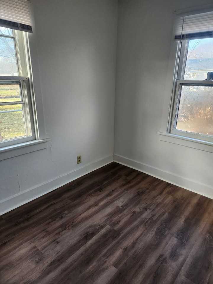418 W Elliott Ave - Photo 3 of 7