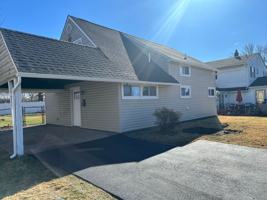 featured image of 18 Nestingrock Ln