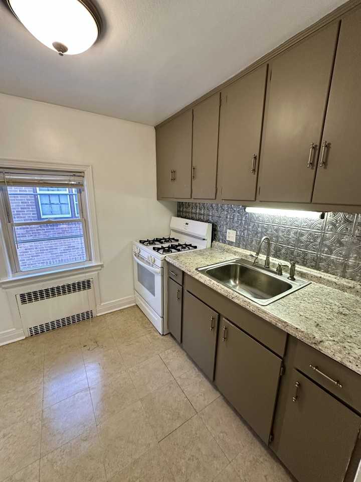 88 Hawthorne Ave #3 - Photo 2 of 7