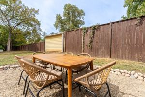 featured image of 902 S Douglas Ave