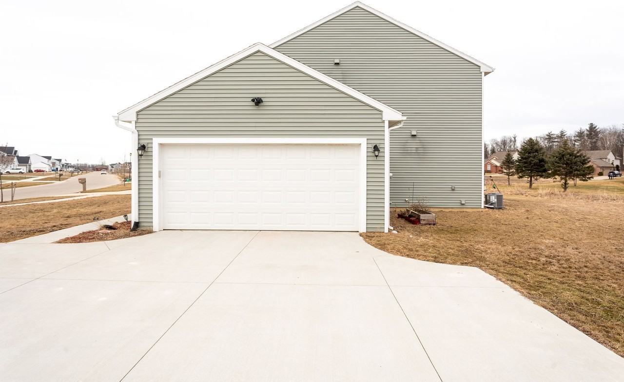 7193 Primrose Ln - Photo 4 of 34