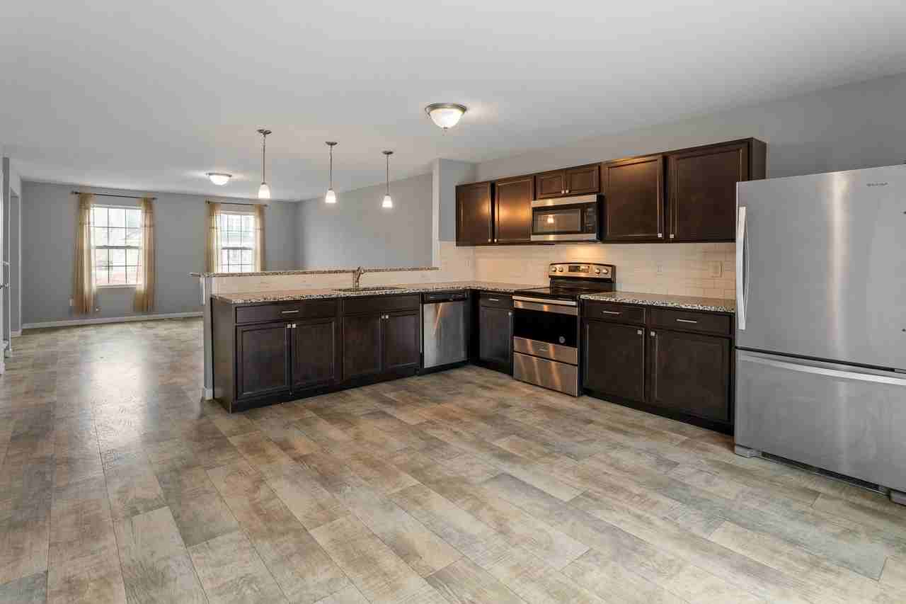 7193 Primrose Ln - Photo 6 of 34