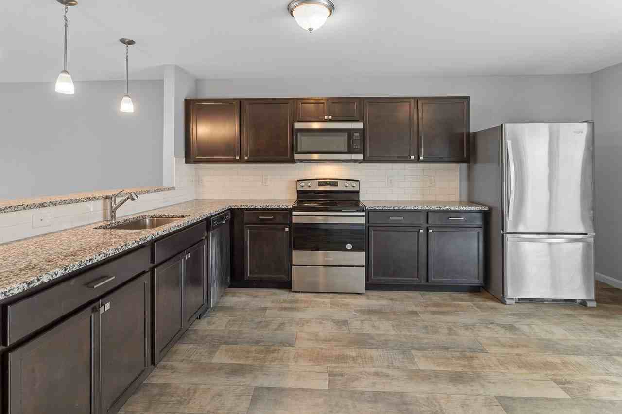 7193 Primrose Ln - Photo 7 of 34