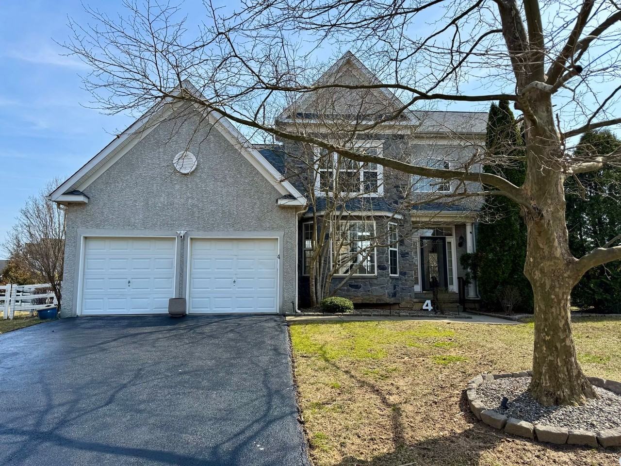 4 Hogan Cir - Photo 2 of 50