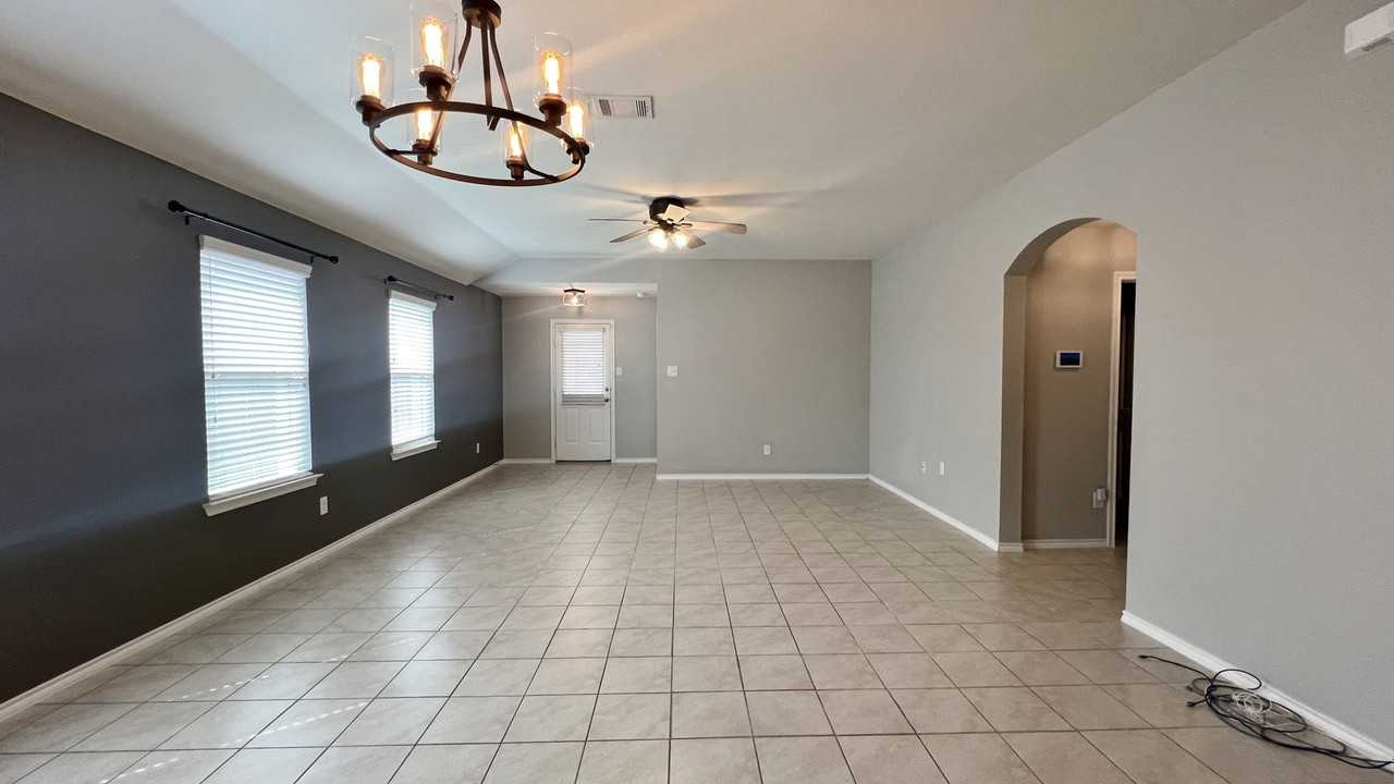 904 Opal Path - Photo 2 of 12