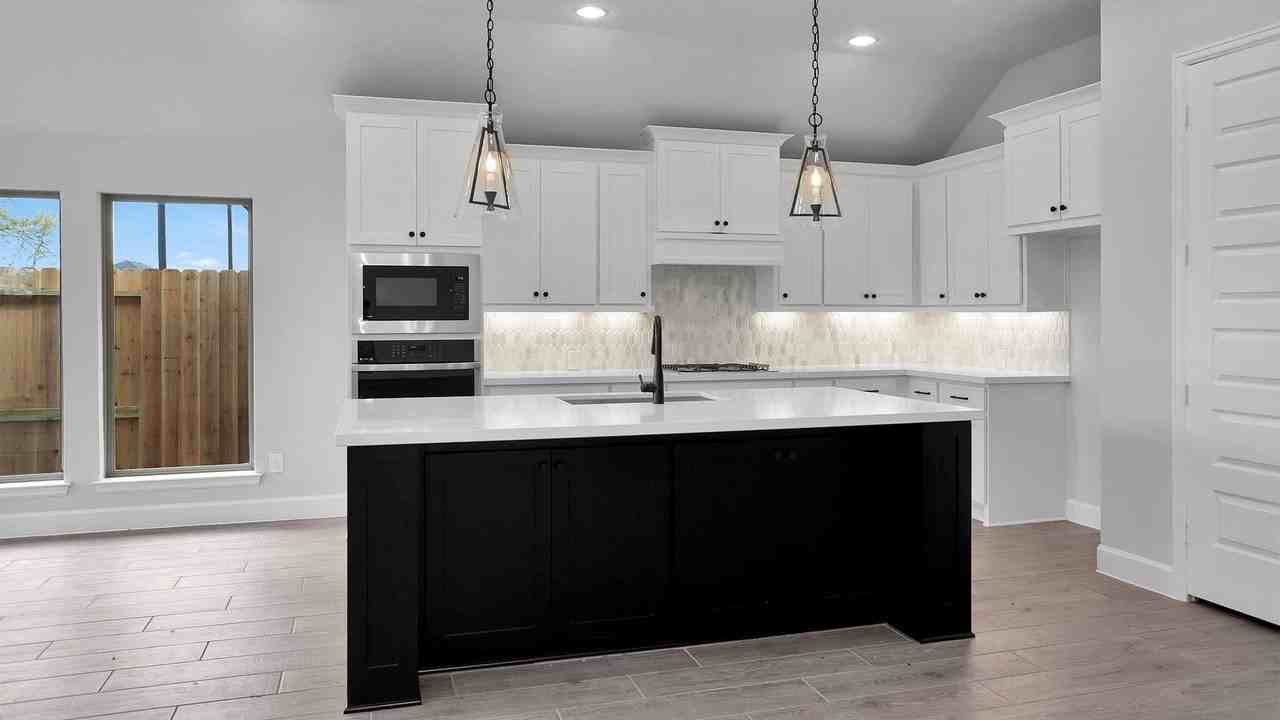 5026 Albany Shores Ln - Photo 5 of 19
