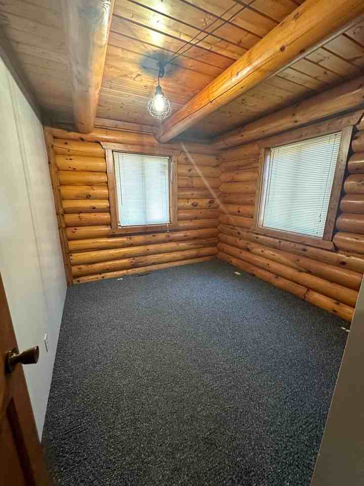 18070 Justice Rd - Photo 2 of 33