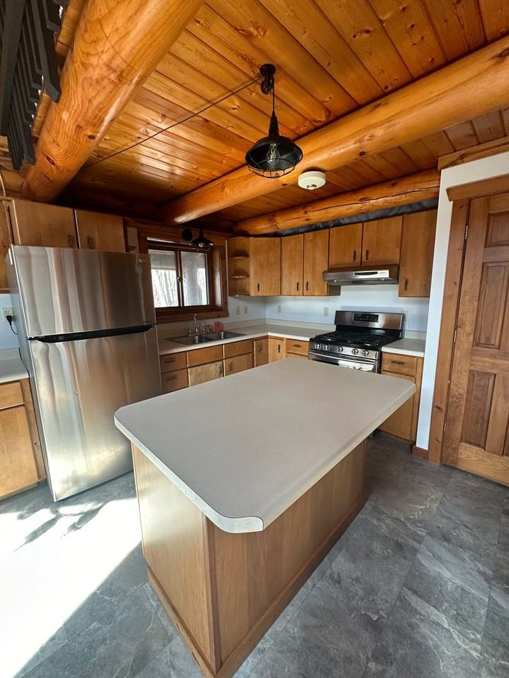 18070 Justice Rd - Photo 3 of 33