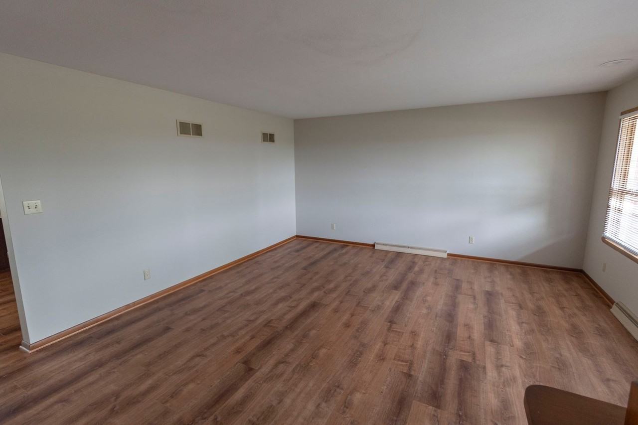 1213 Smiley Ln - Photo 6 of 40