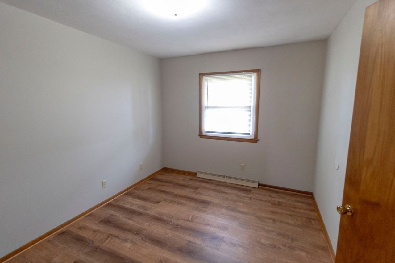 1213 Smiley Ln - Photo 7 of 40