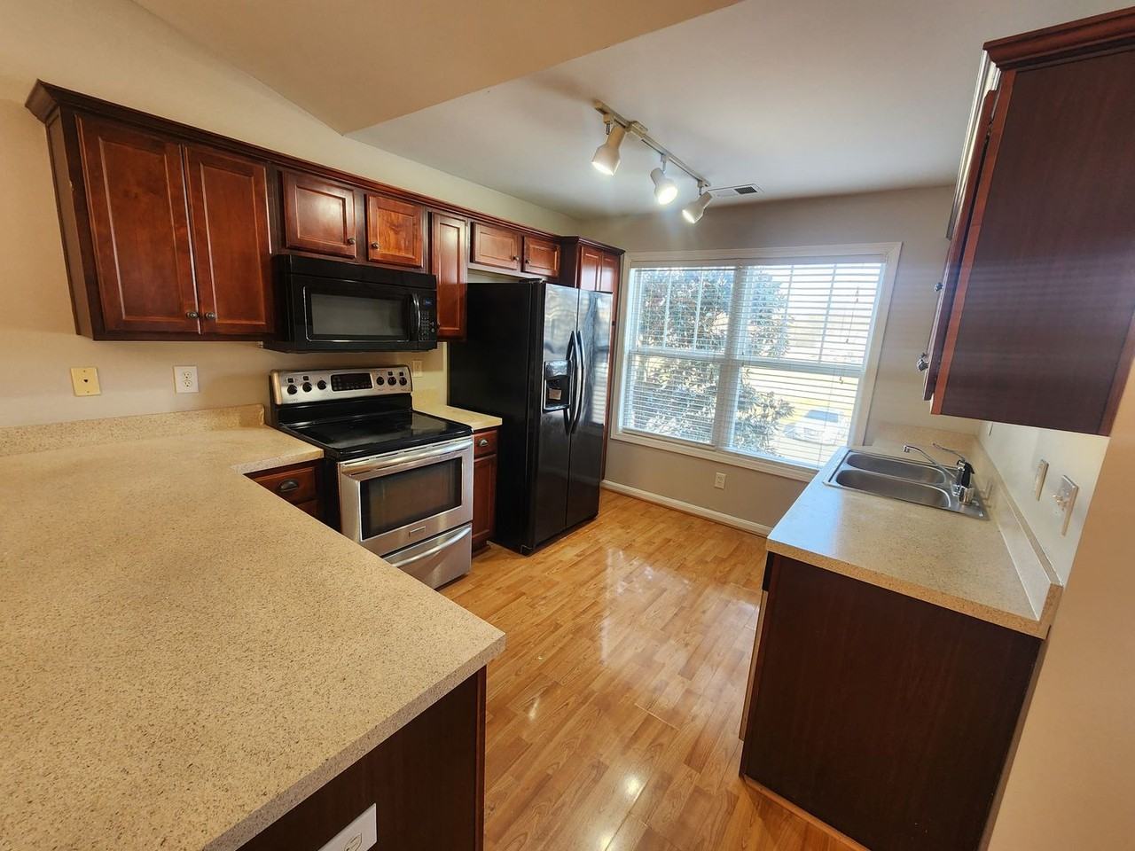 3802 Falcon Crest Dr #228 - Photo 4 of 22