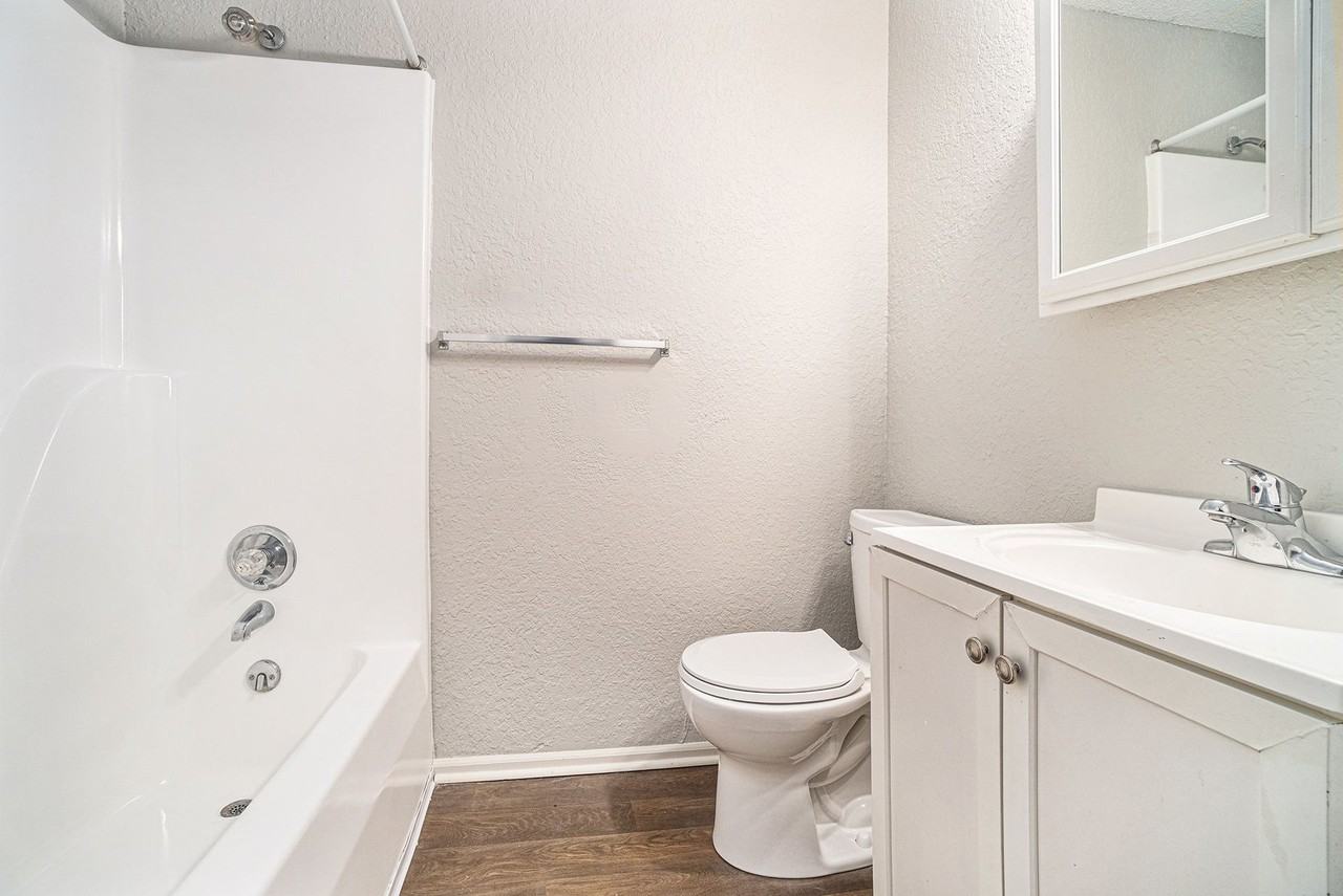 Gladstone Studios: Available Now! - Photo 2 of 22