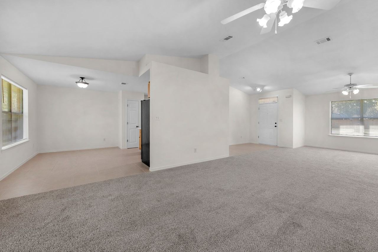 9568 Brentwood Blvd - Photo 4 of 38