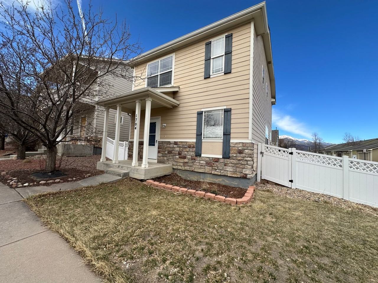 1704 Flintshire St - Photo 2 of 19