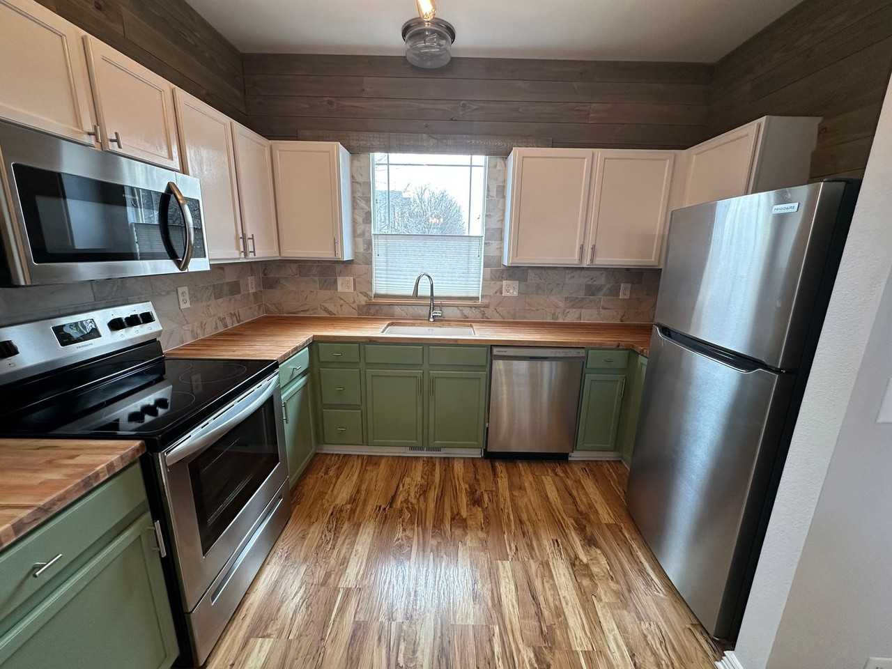 1704 Flintshire St - Photo 3 of 19
