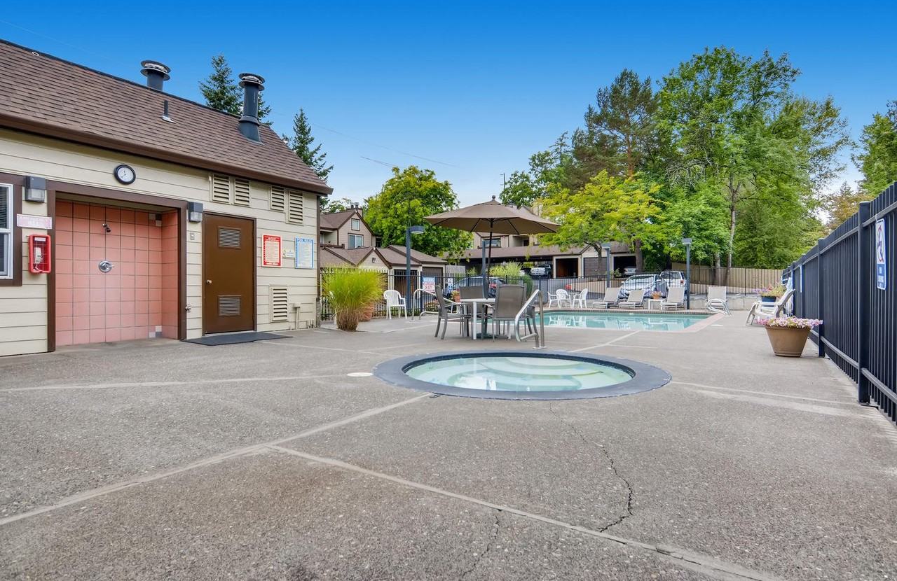 Stratford Apartments - Photo 7 of 34