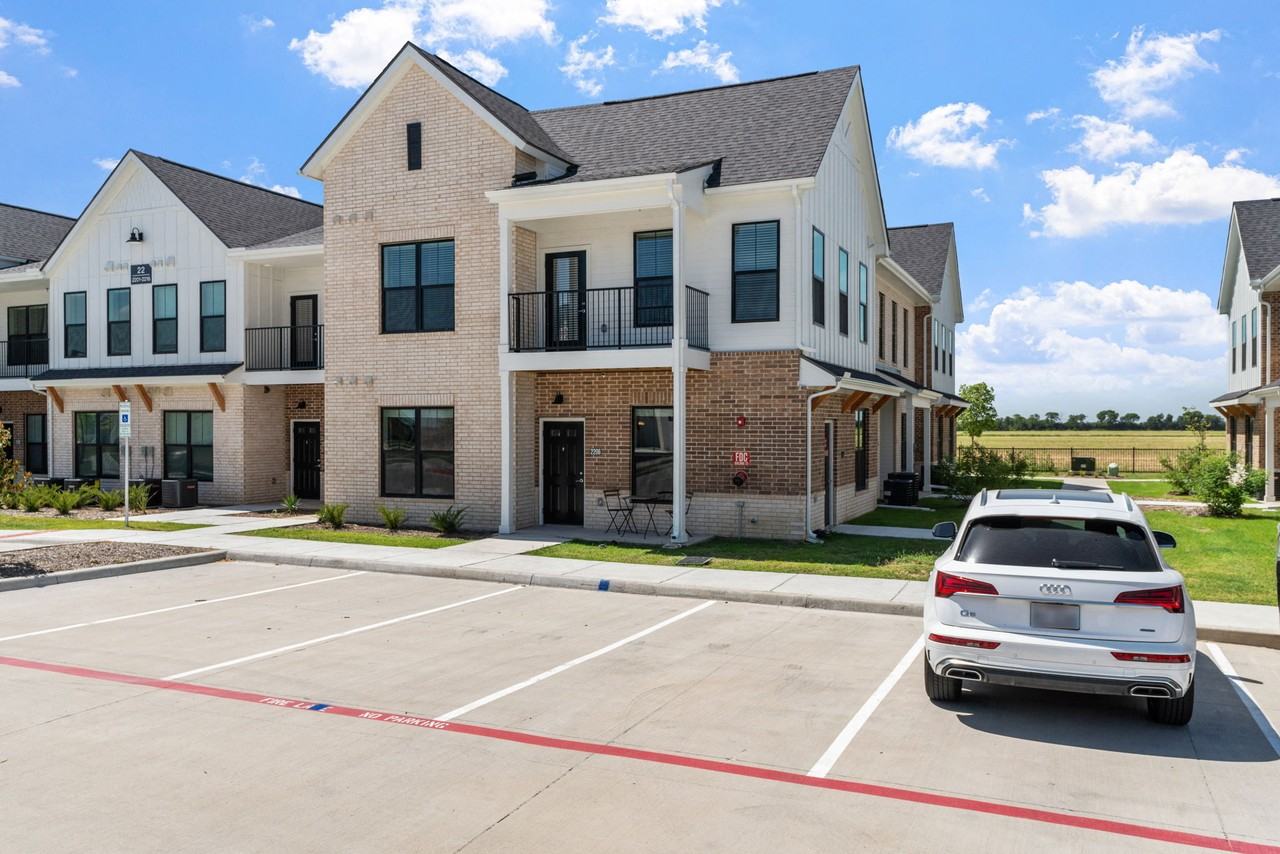 Sundance Celina - Photo 4 of 50