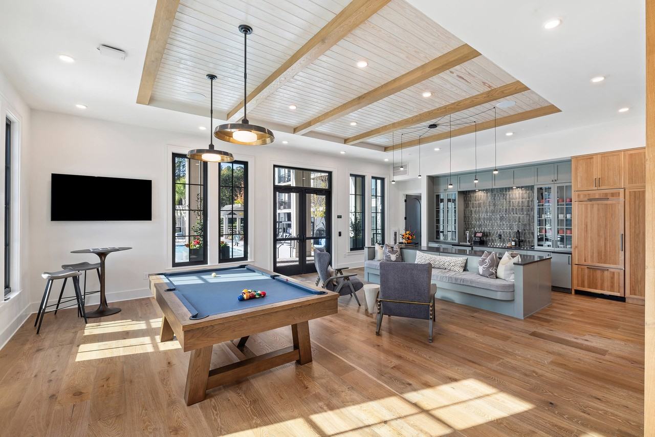 Flora - Photo 2 of 50