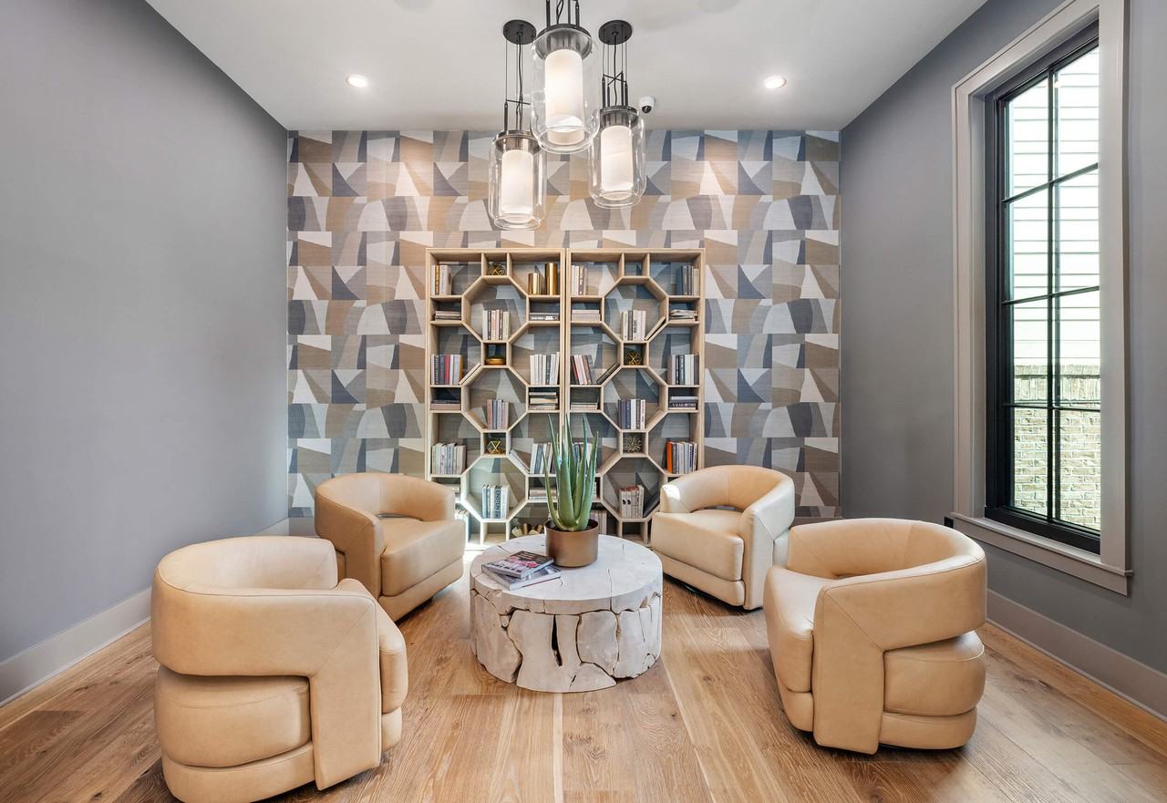 Flora - Photo 6 of 50