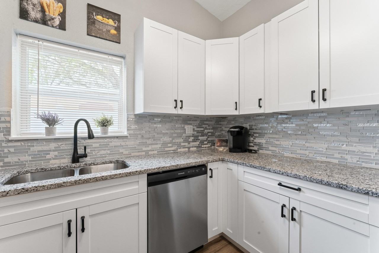 W Hanlon St - Photo 5 of 11