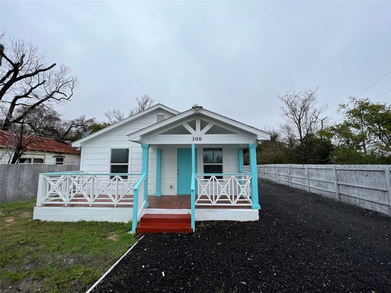 300 Longstreet Rd - Photo 2 of 17