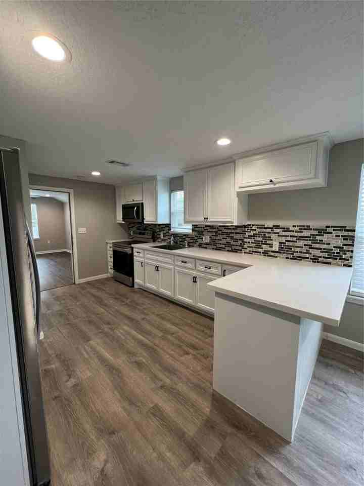 300 Longstreet Rd - Photo 6 of 17