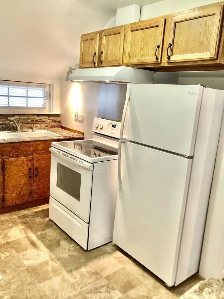 811 Park St - Photo 2 of 12