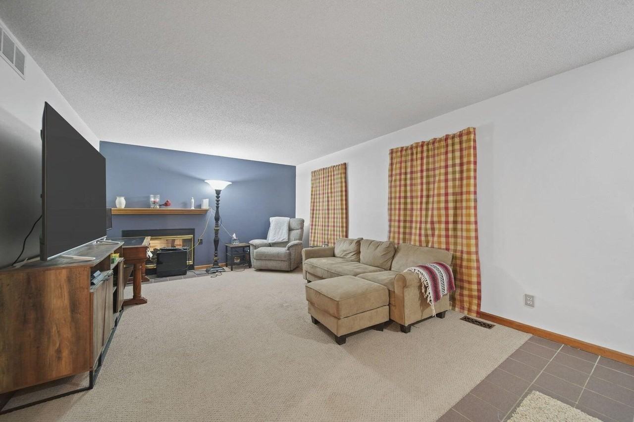 2313 Ridgeway Rd - Photo 3 of 32