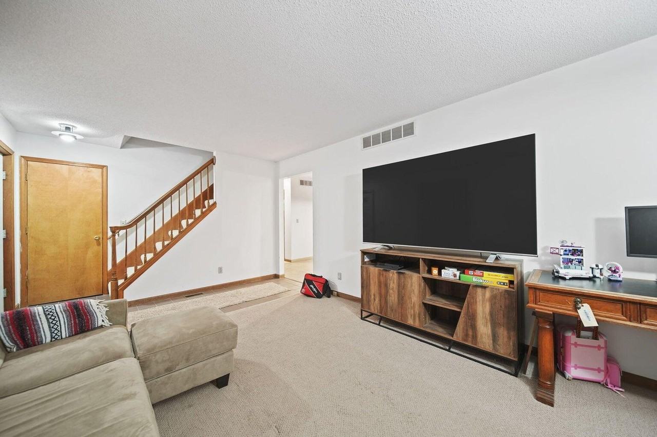 2313 Ridgeway Rd - Photo 4 of 32