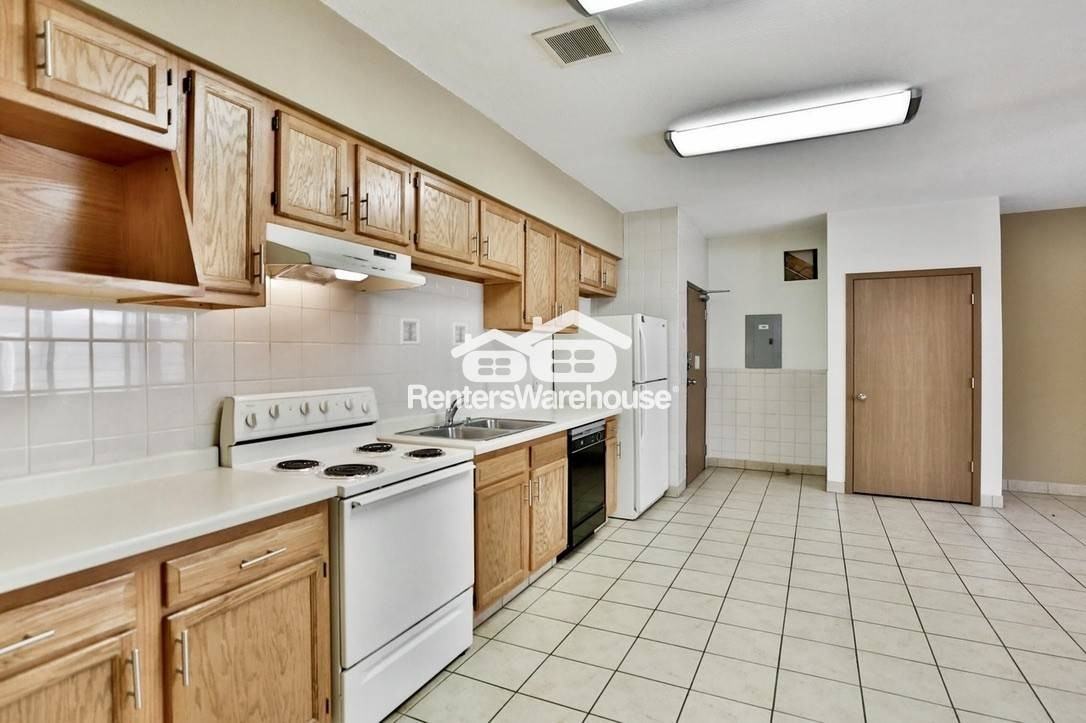 918 17th Ave Se #102 - Photo 6 of 39