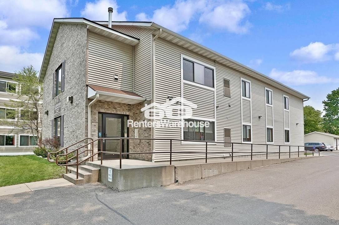 918 17th Ave Se #102 - Photo 5 of 39