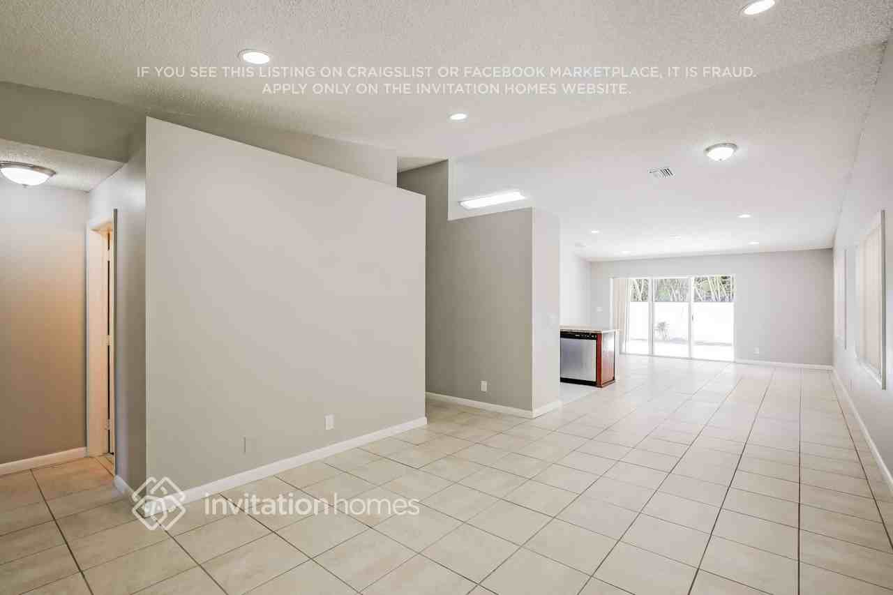 119 Nw 44th Ter - Photo 3 of 18