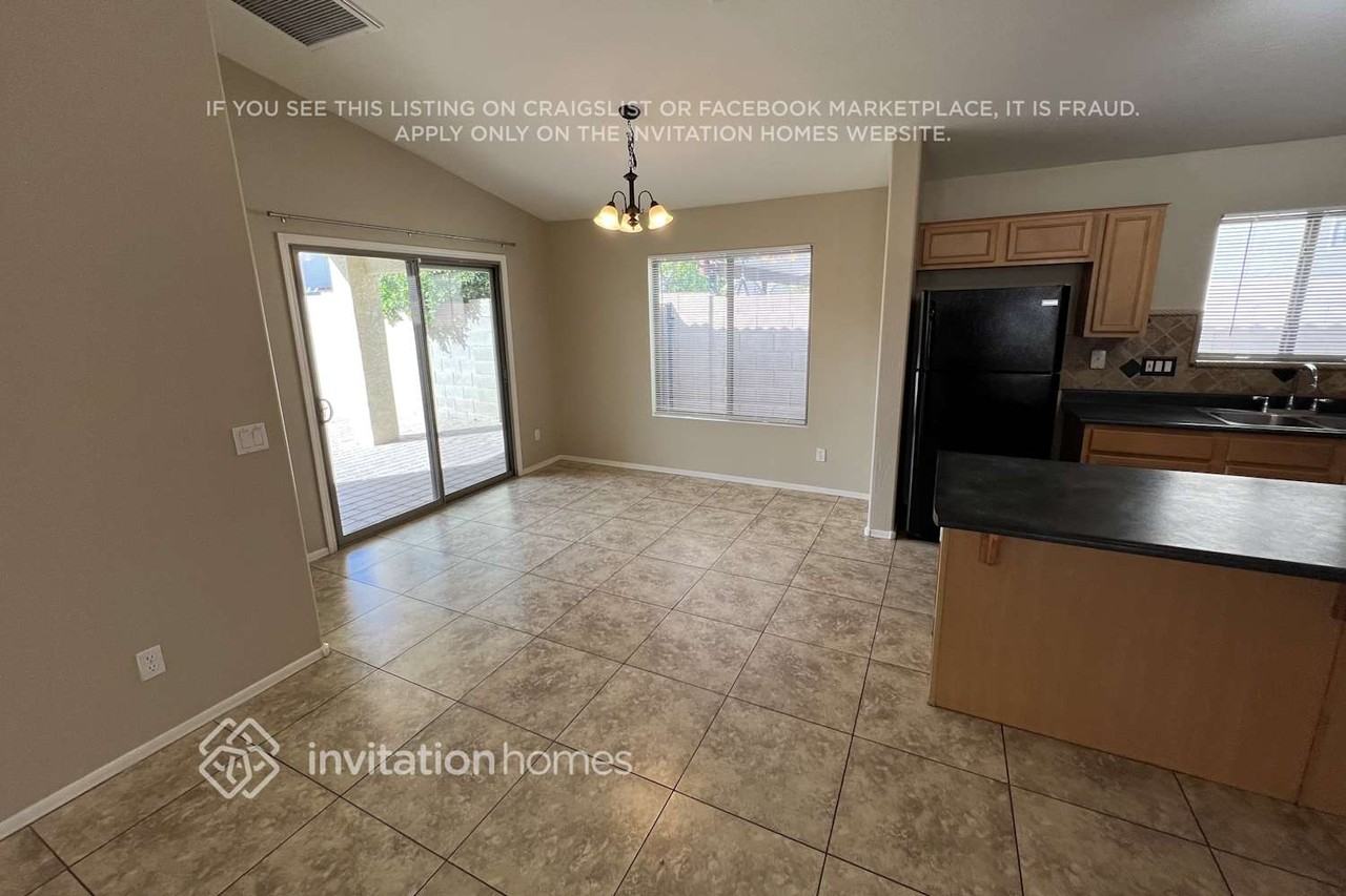 11825 W Maui Ln - Photo 6 of 16