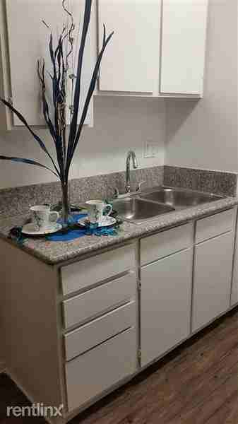 ROYAL GARDEN APARTMENTS - Photo 3 of 10