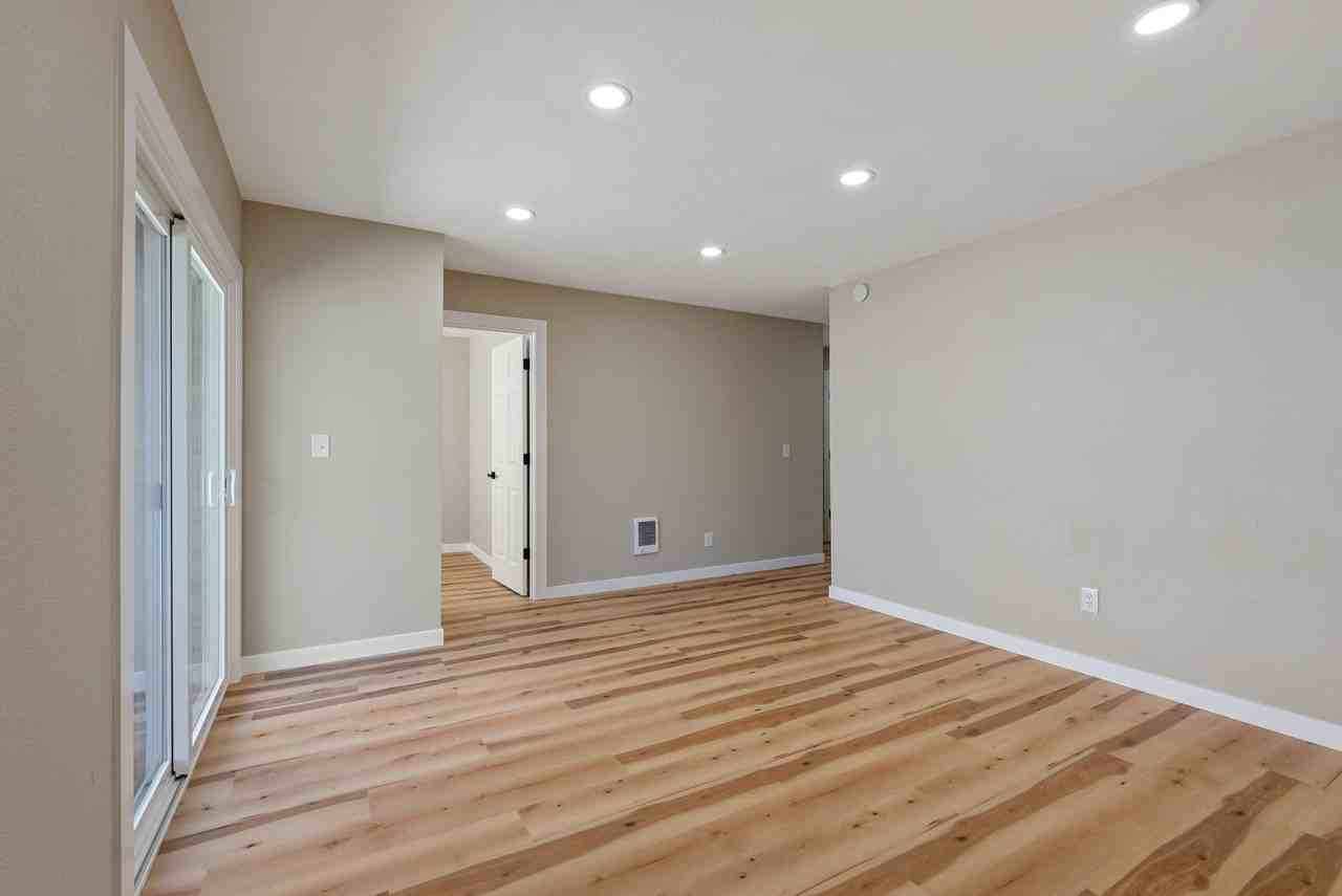 Sandy Terrace Apartments - Photo 3 of 34
