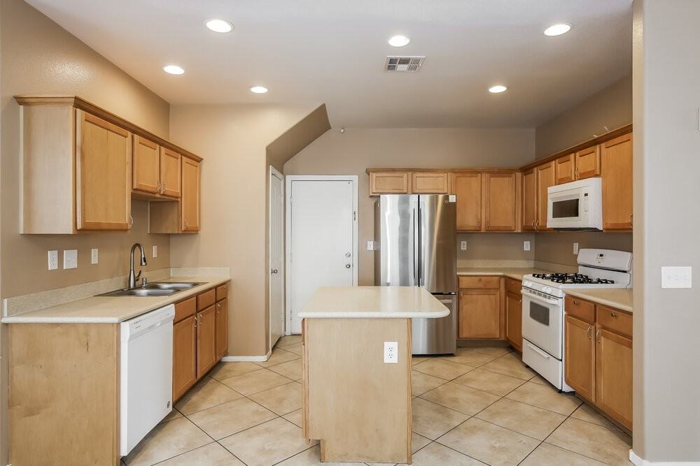 8937 Marmot Ridge Court - Photo 7 of 17