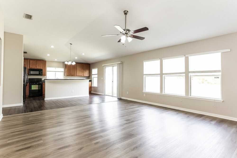 7511 Hawks Cliff Dr - Photo 3 of 16