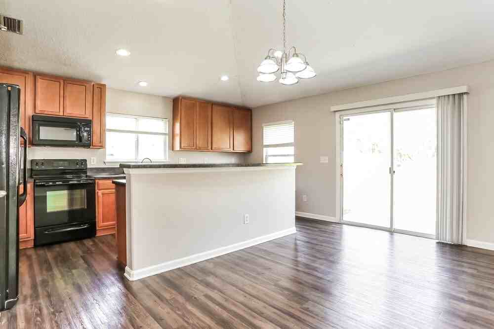 7511 Hawks Cliff Dr - Photo 6 of 16