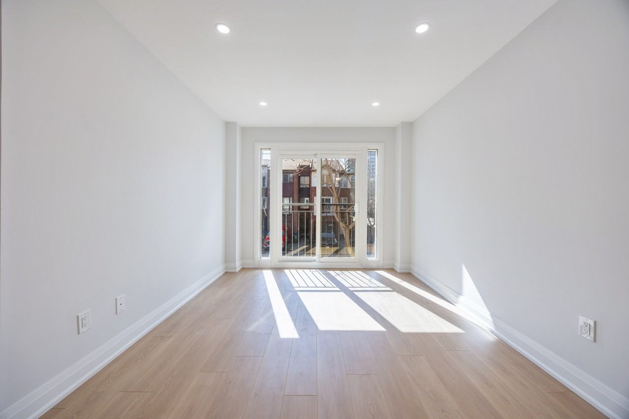 652 Adelaide Street West - Photo 2 of 37