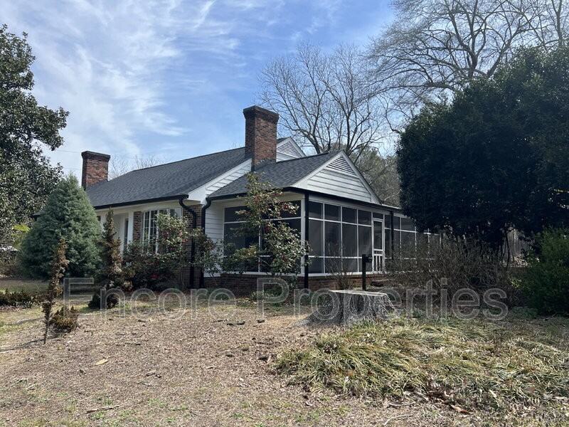 2032 N Main St - Photo 2 of 14